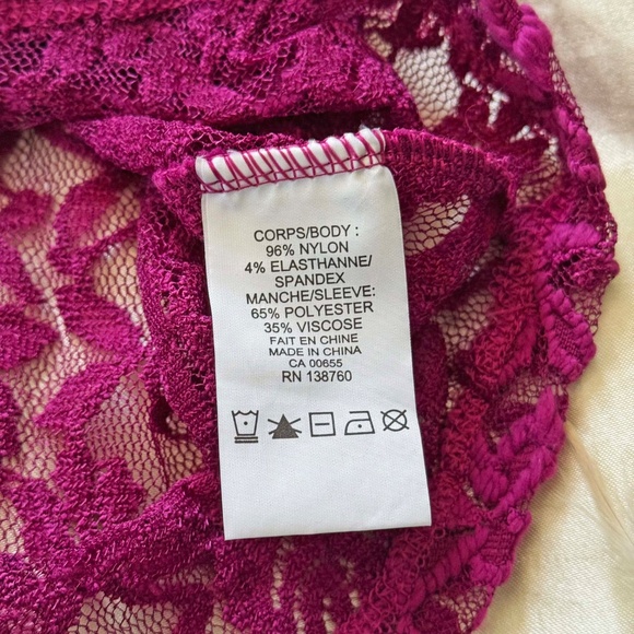 TOP, FLORAL LACE, BRIGHT CHERRY, SIZE 4X, LONG LACE SLEEVES, PLAIN CUFFS, - Picture 6 of 7